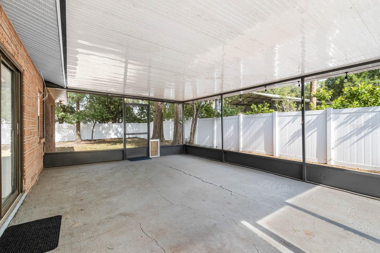 Large screened lanai
