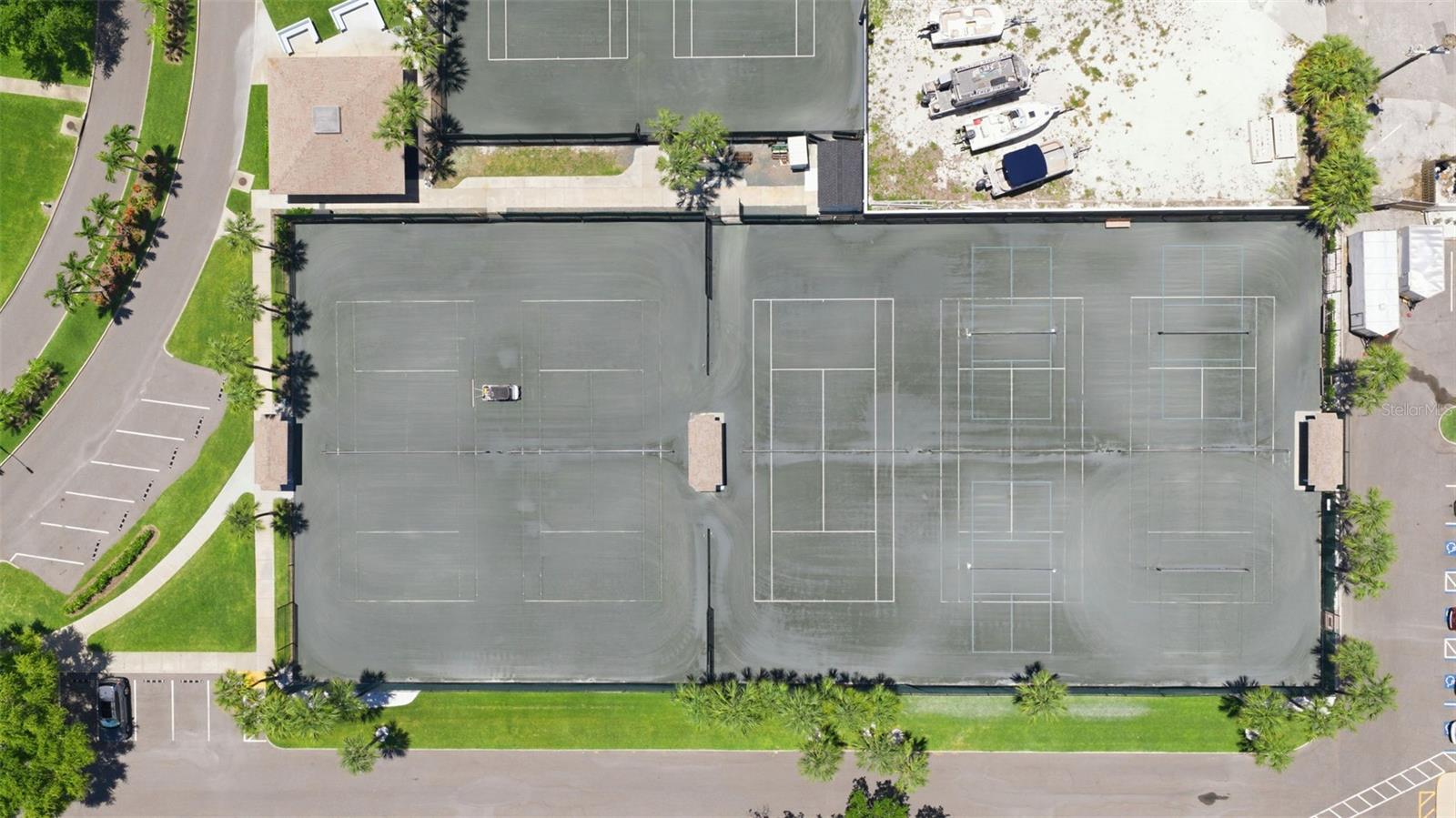 7 HarTru tennis courts