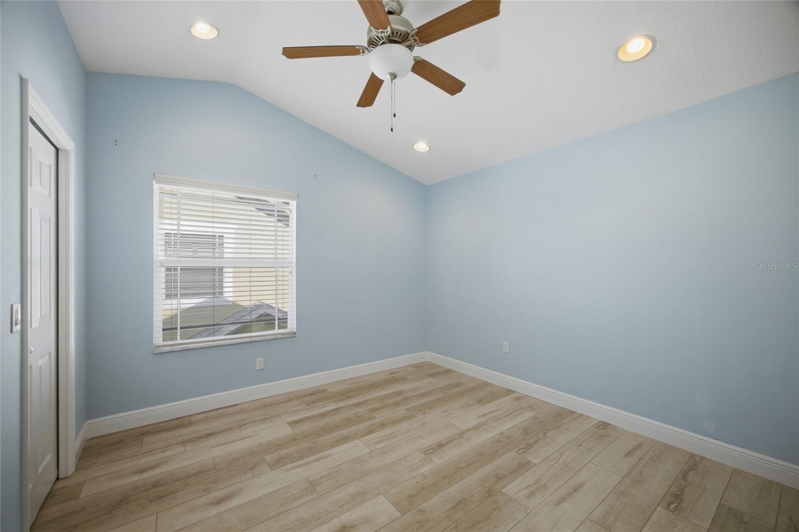middle bedroom