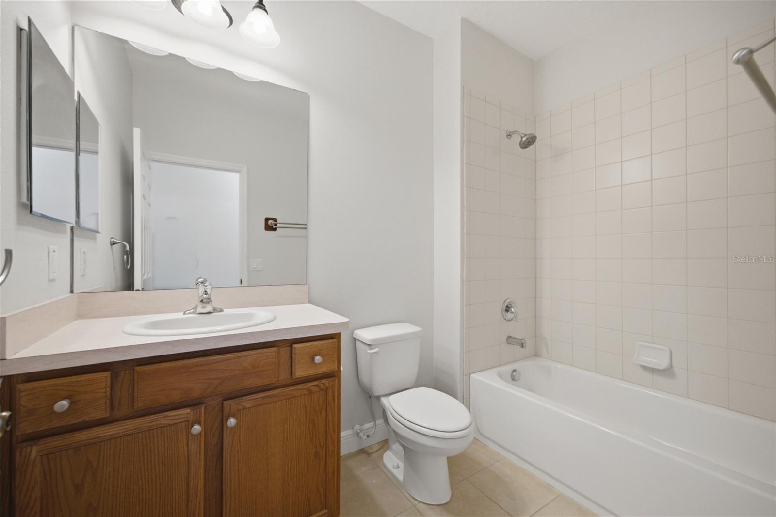 Hallway full bath