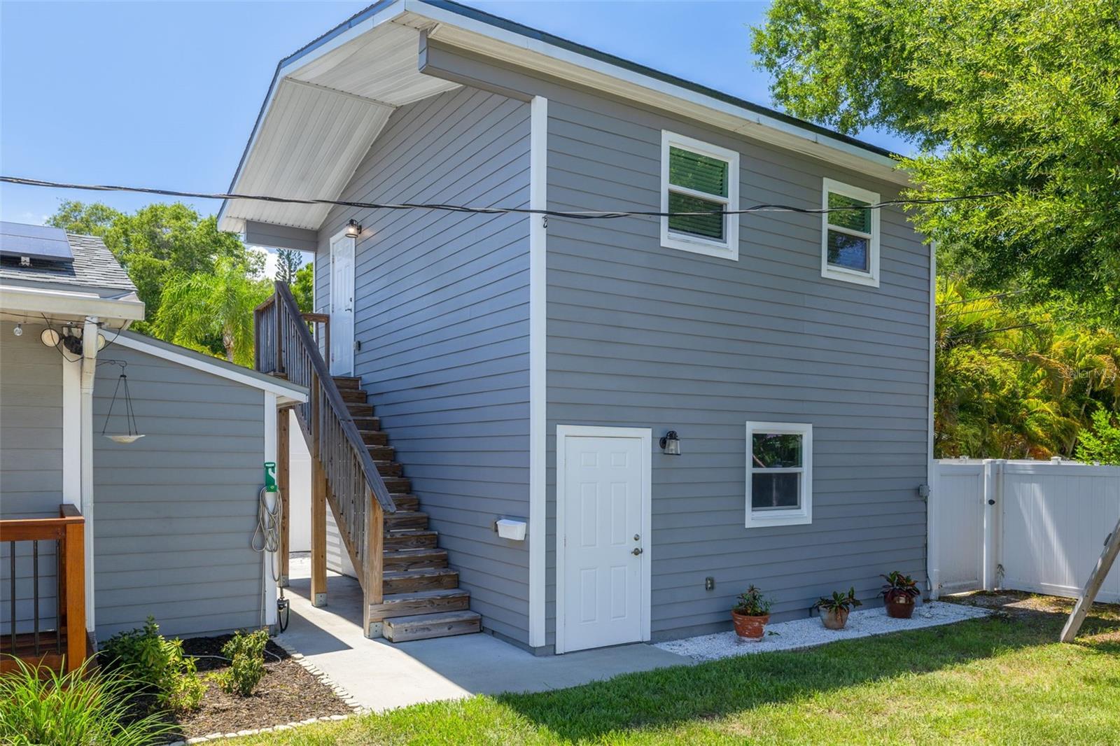 2 Car Garage & Apartment