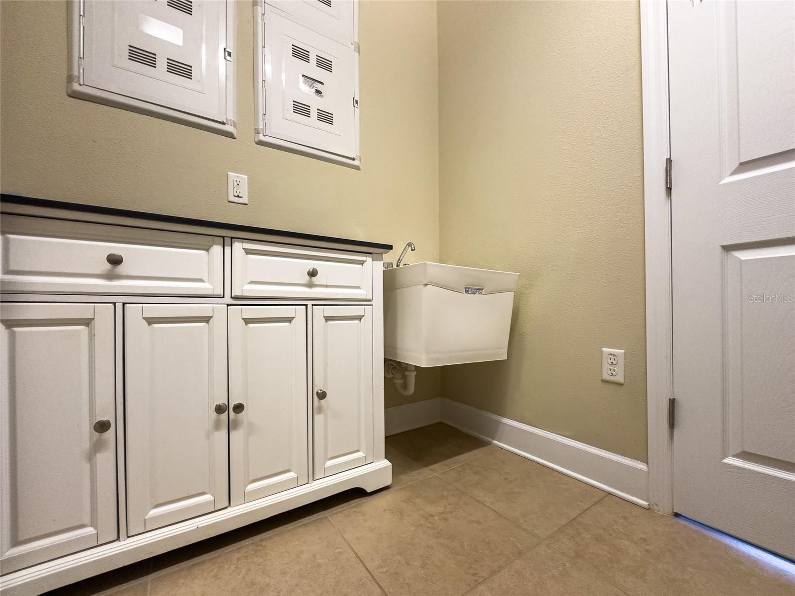 The door of this laundry room leads back to the bonus area.