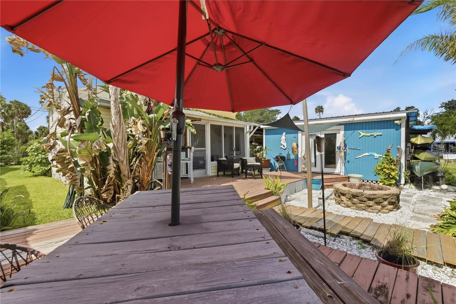 Patio - outdoor dining area.