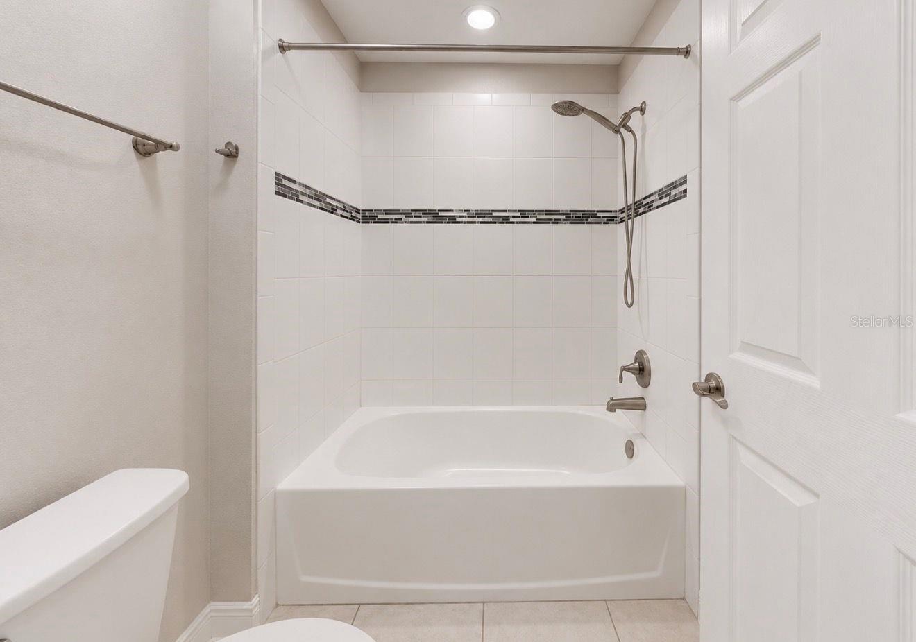 Hall Bath (upstairs)