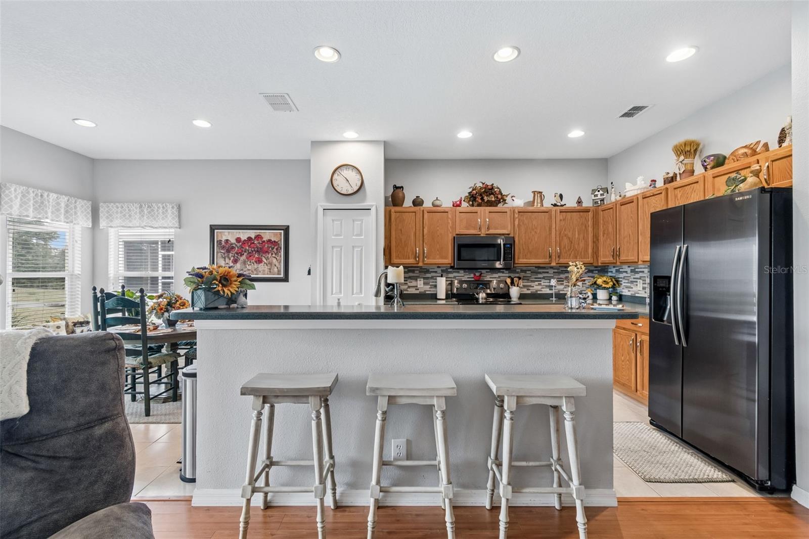 Breakfast bar, kitchen and dinette