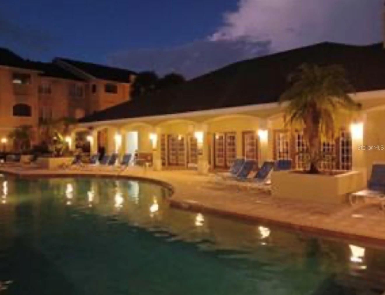 TB8516702