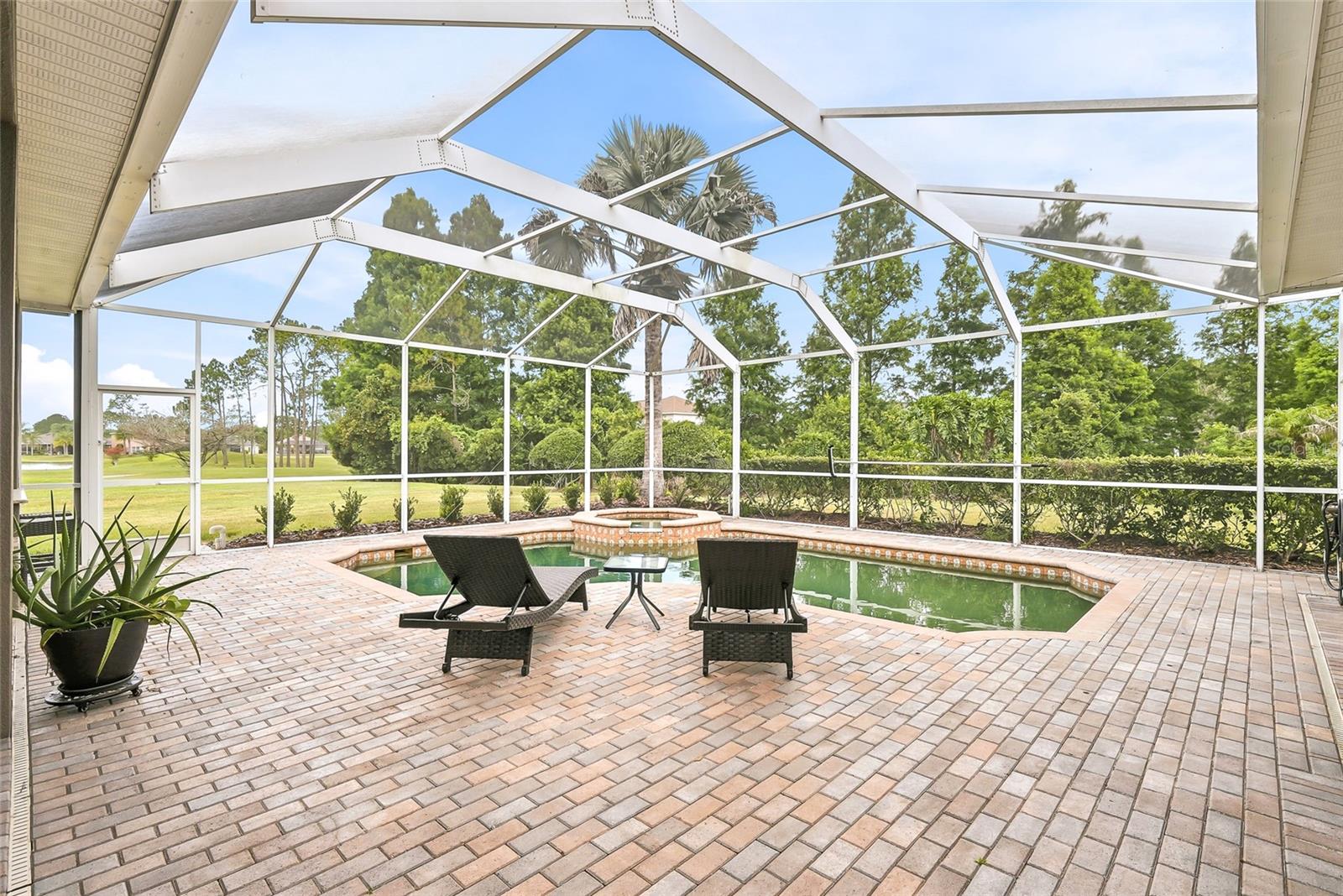 TB8516710