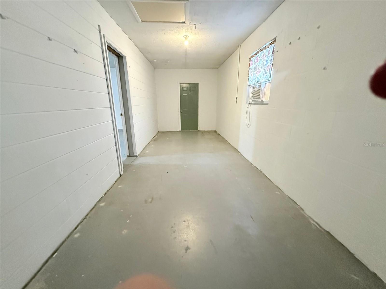 Bonus room 9'x25' private entrance