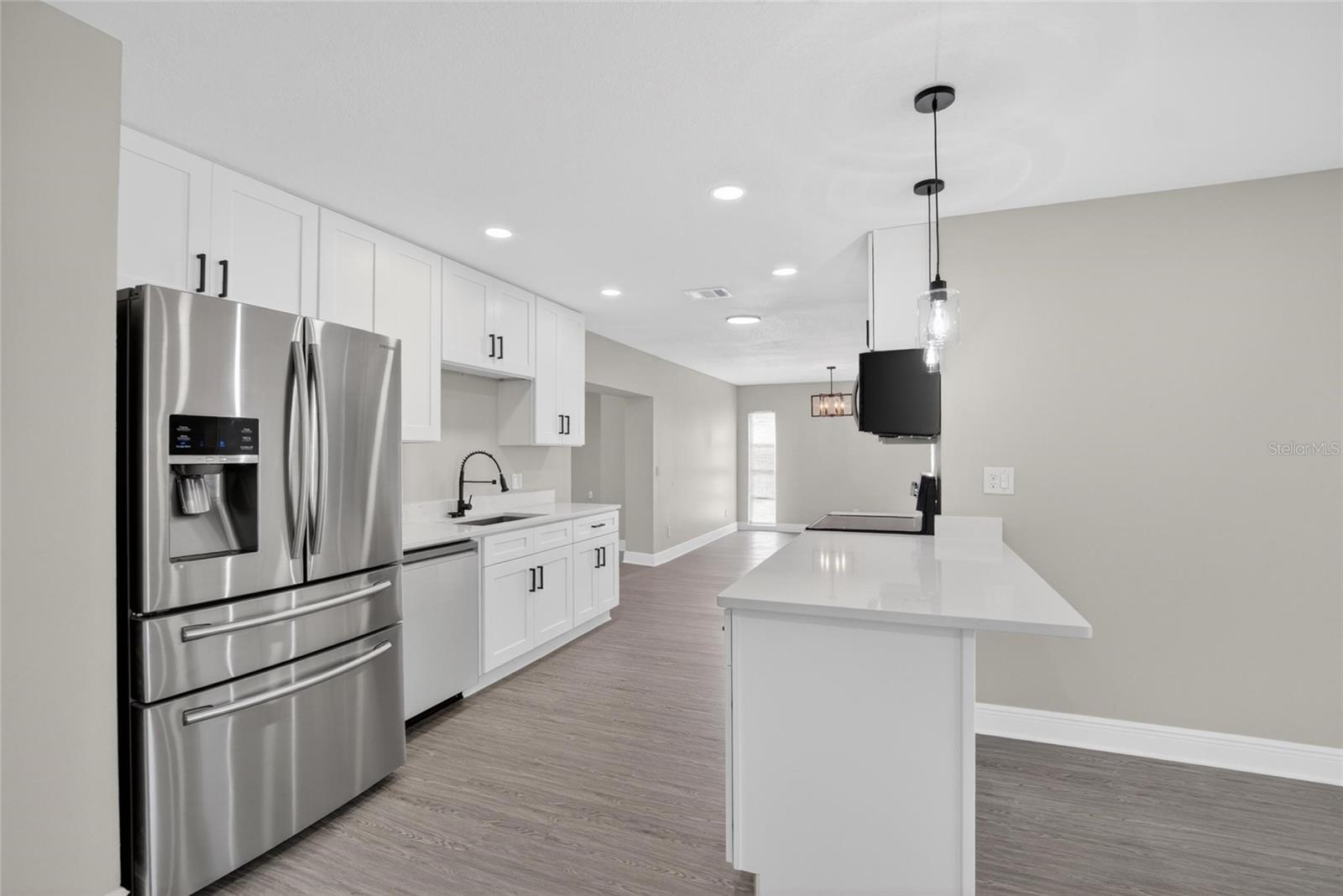 TB8516748