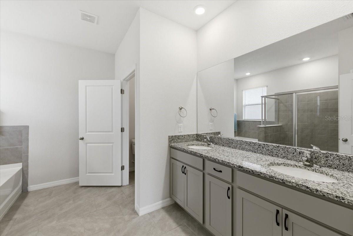 Primary en-suite
