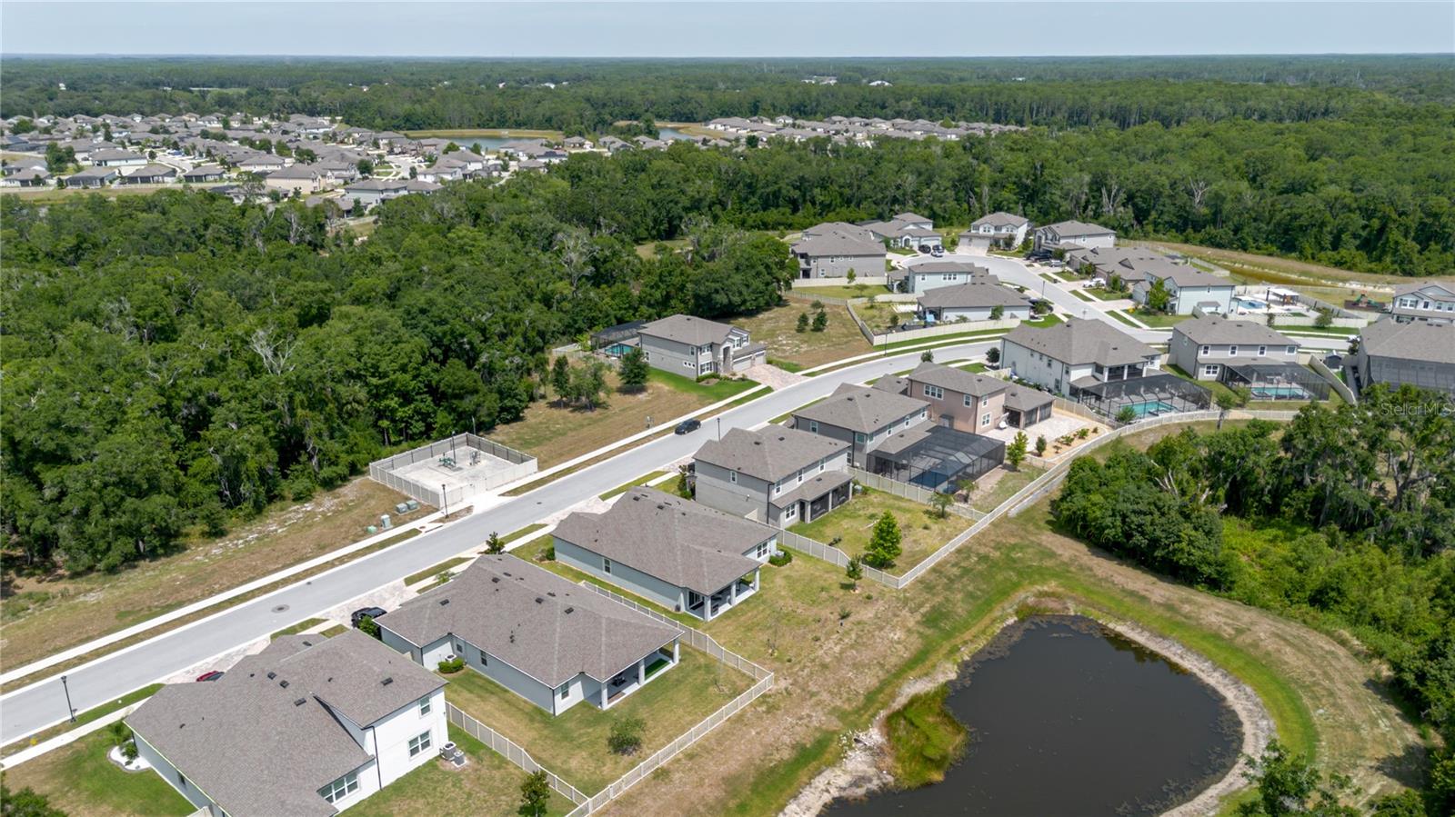 TB8516772