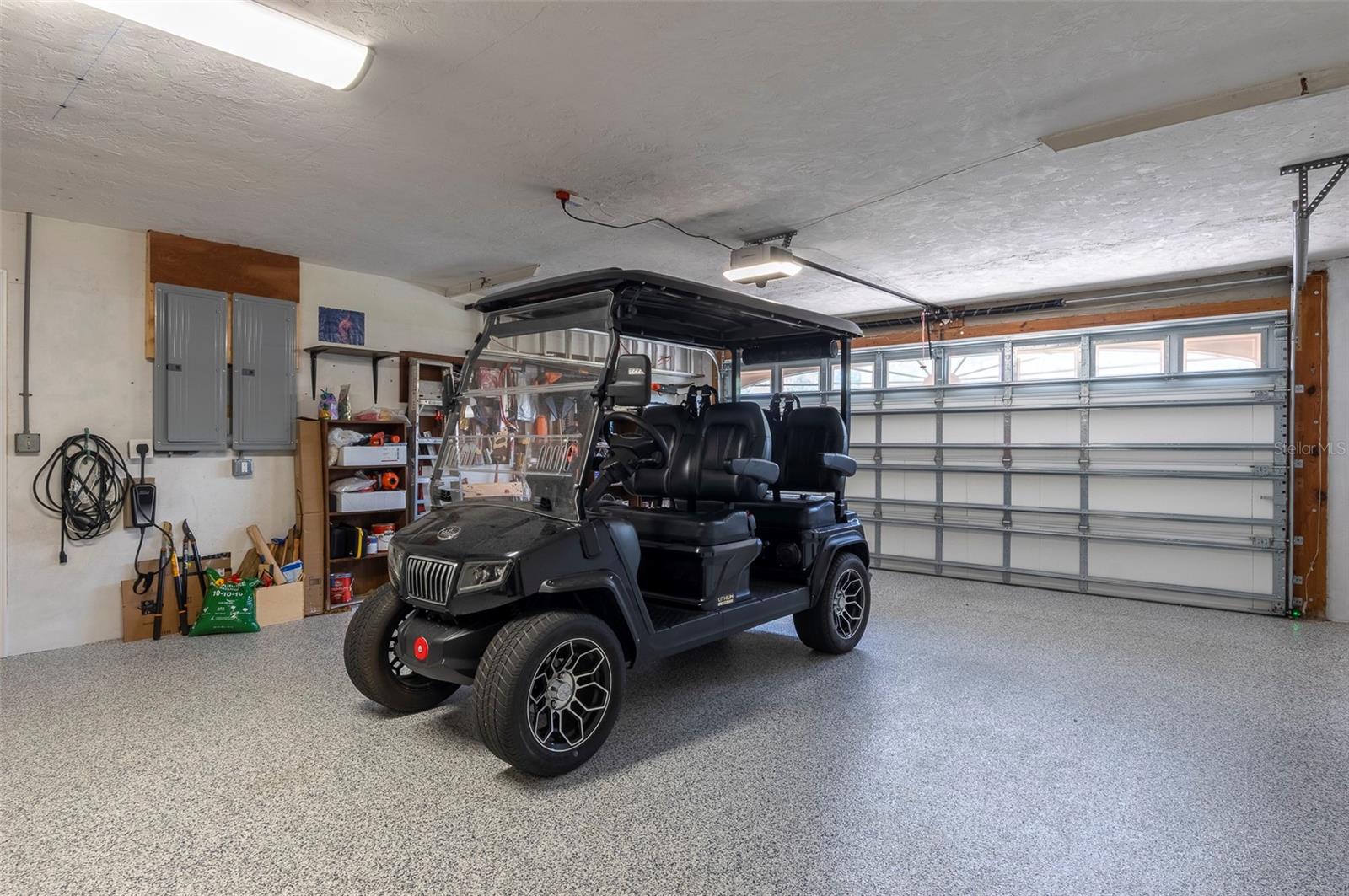 Polyaspartic decorative floor coating is attractive and durable