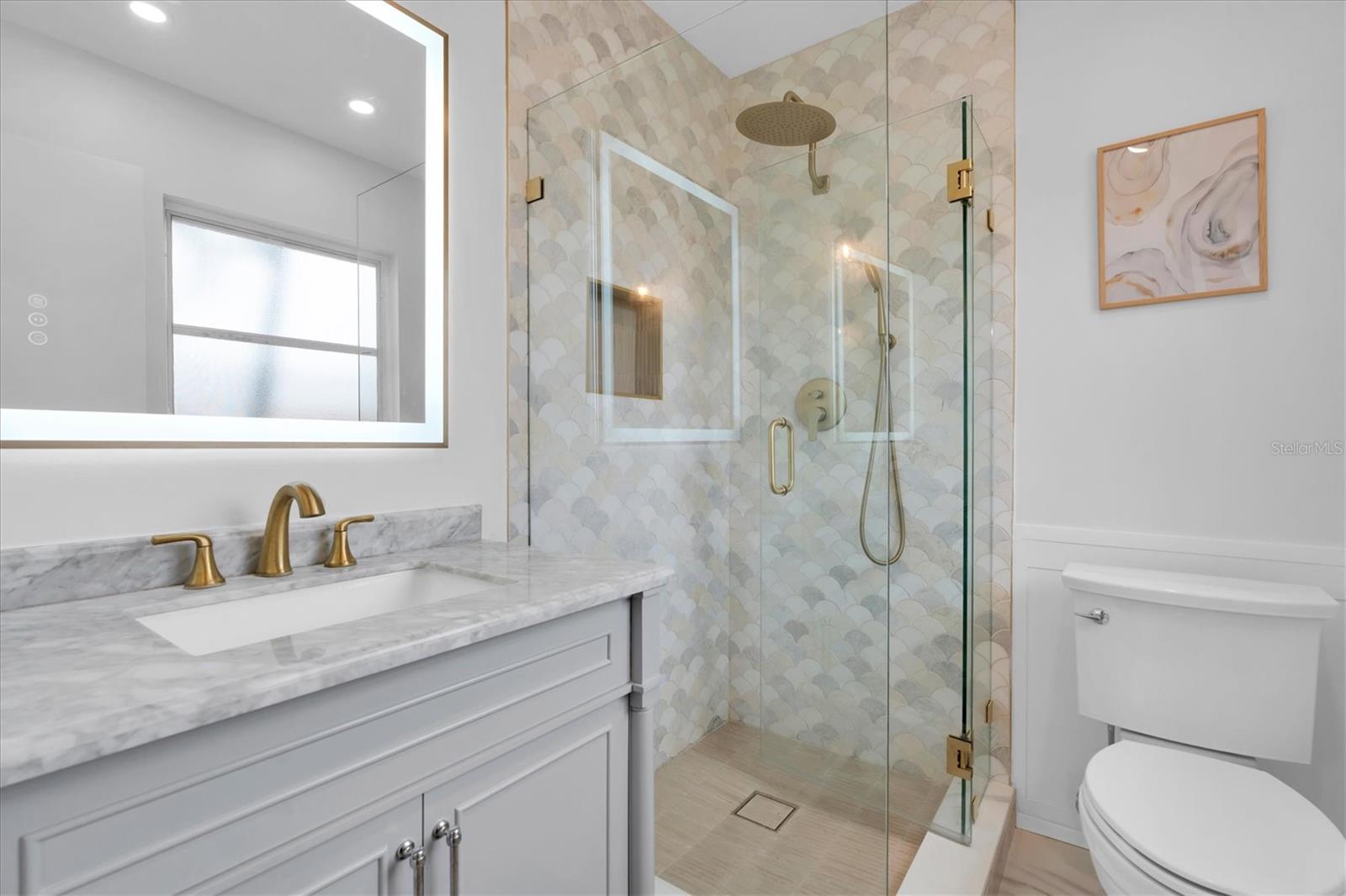 Primary En-Suite Bathroom