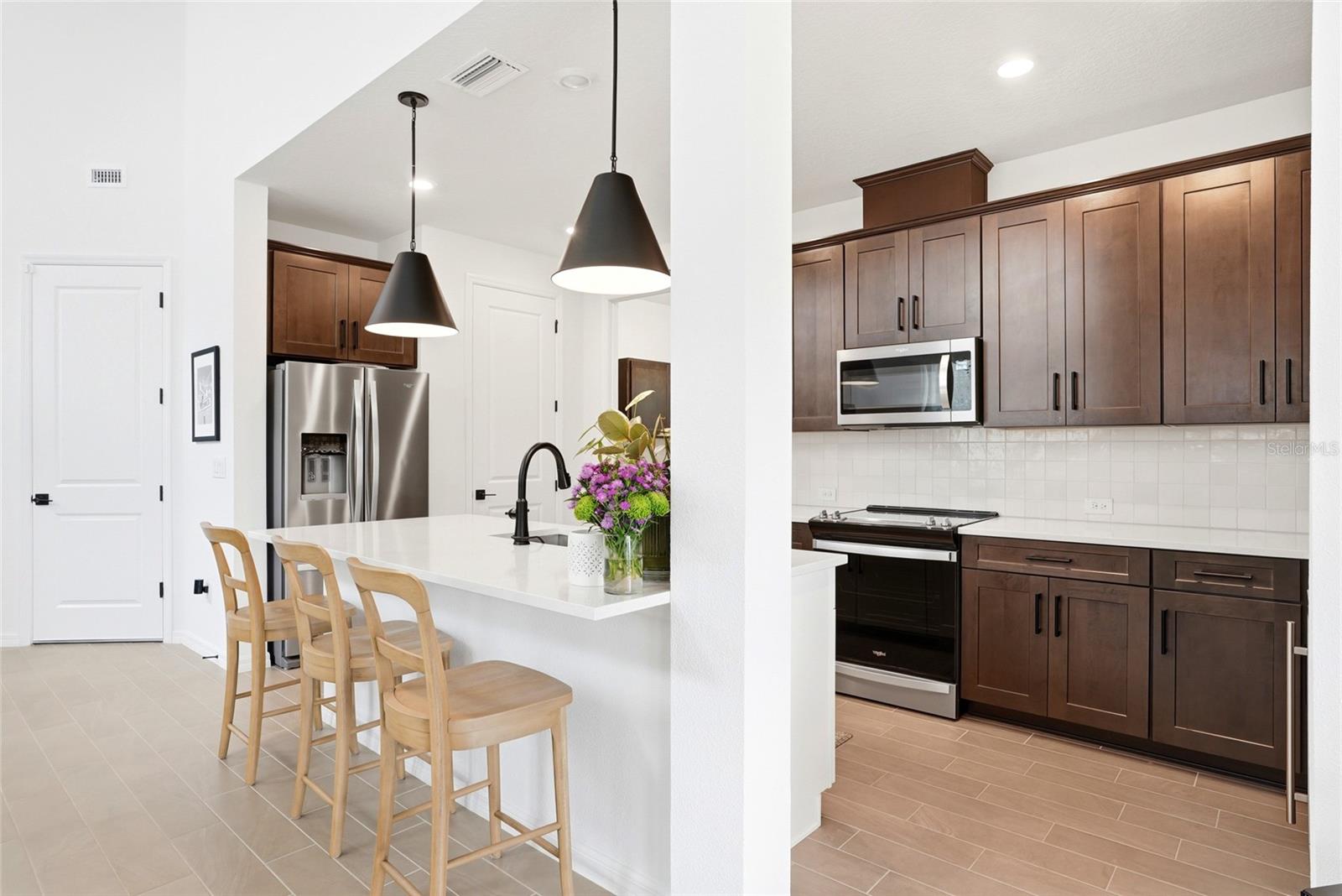 Upgraded Light Fixtures, Appliances