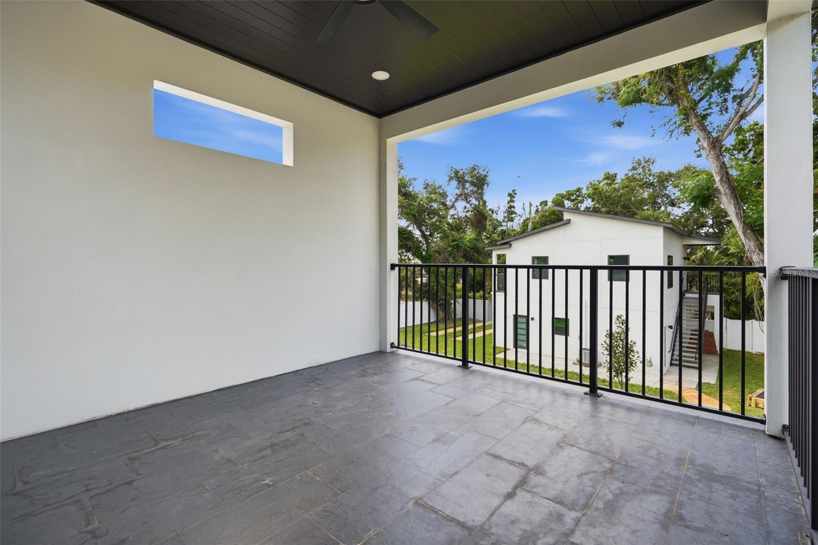 Covered balcony/porch