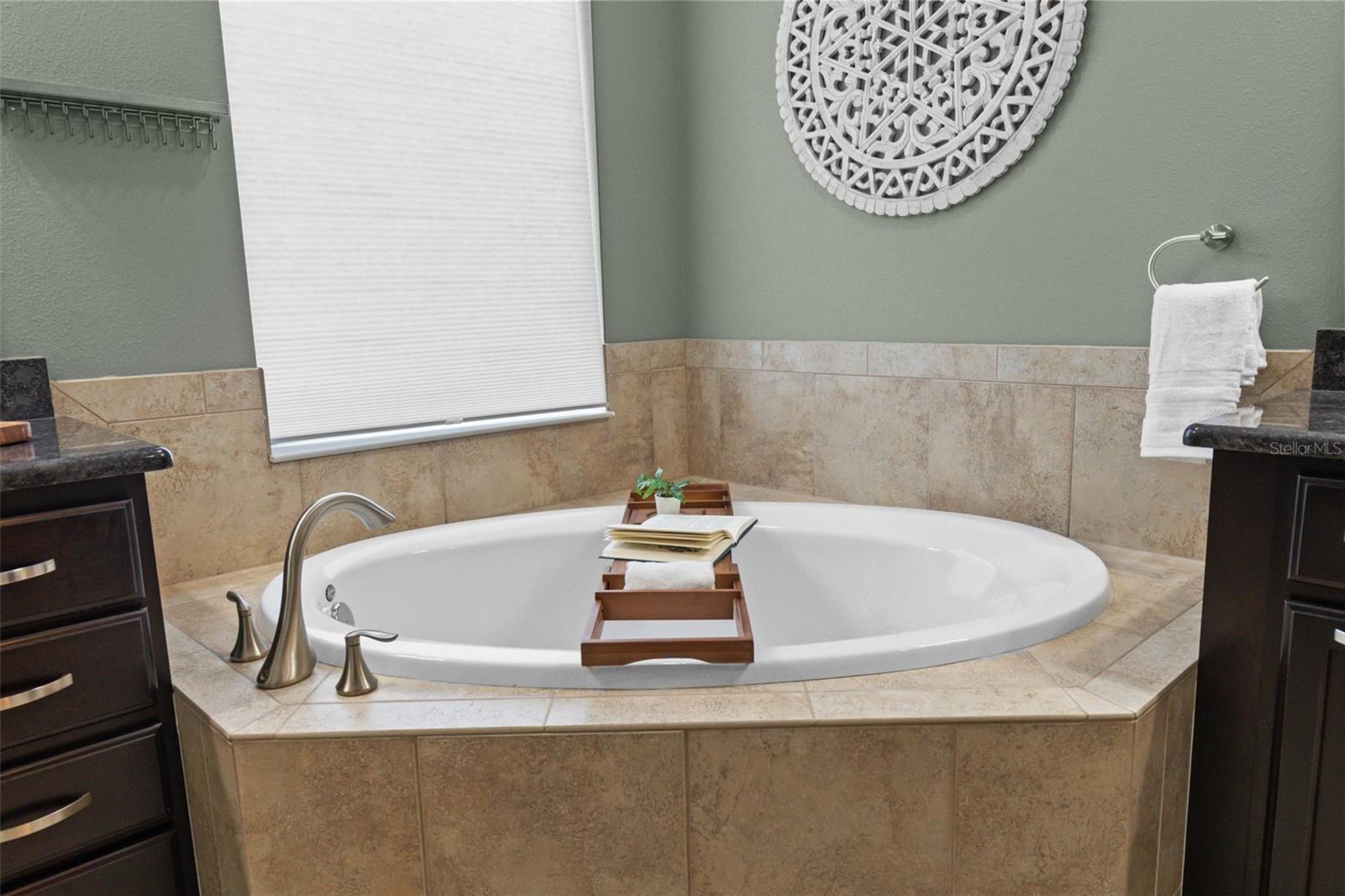 Primary En-Suite: Soaking Tub