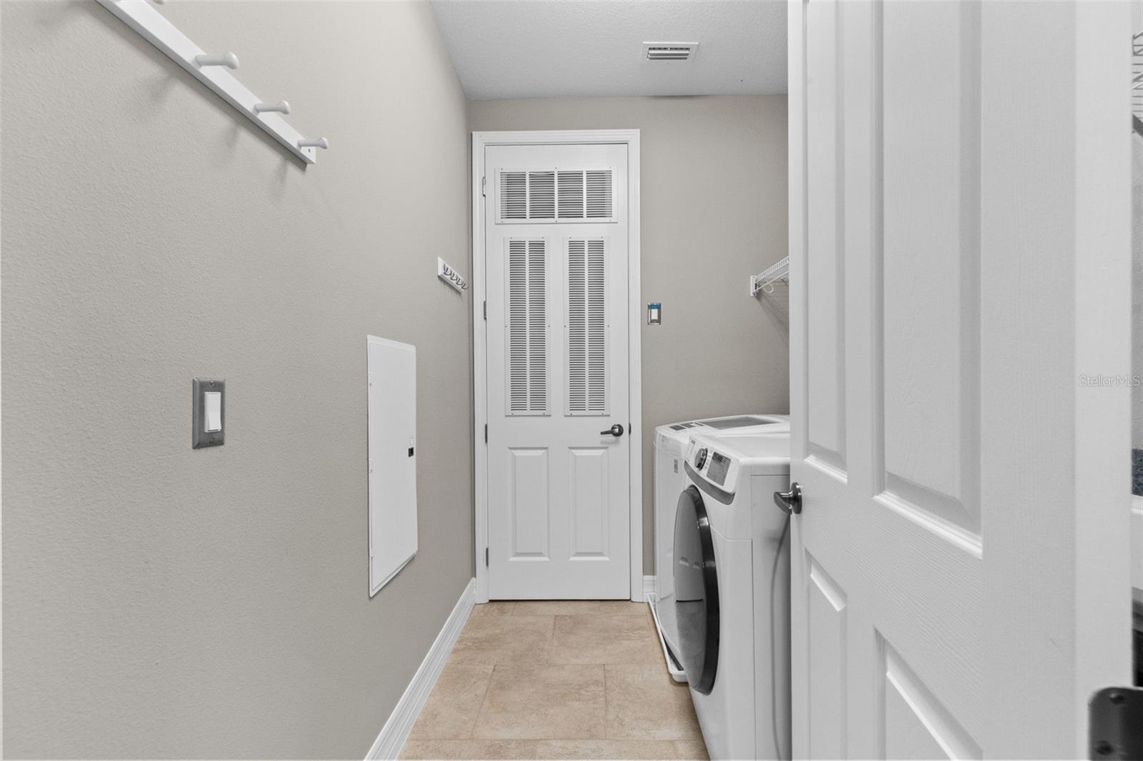 Another view of the laundry room