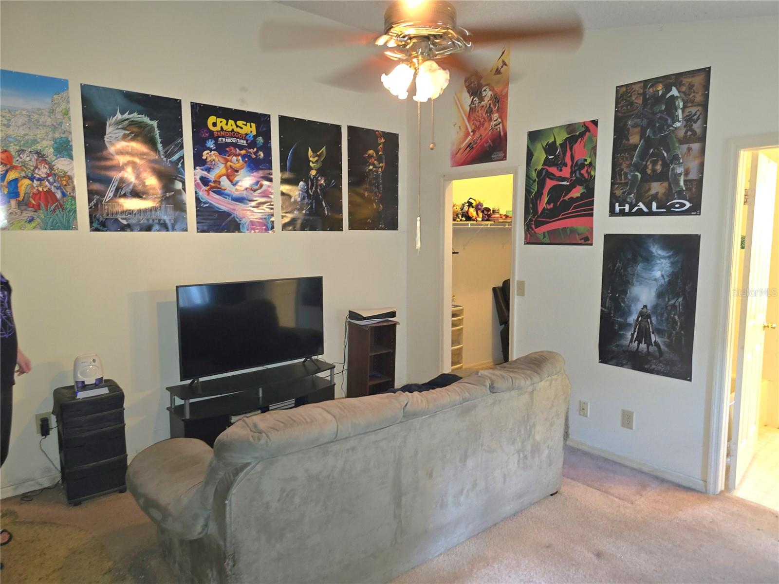 walk in closet top right