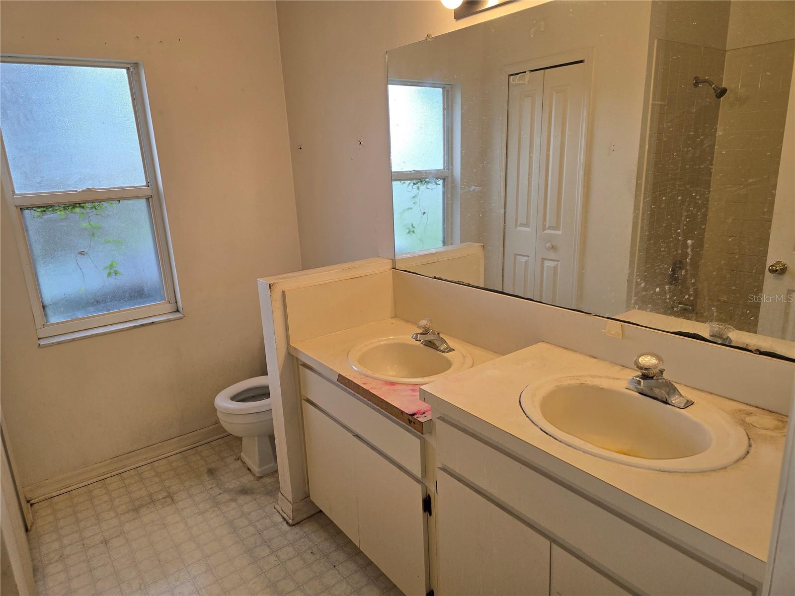 Primary ensuite bathroom with double sinks