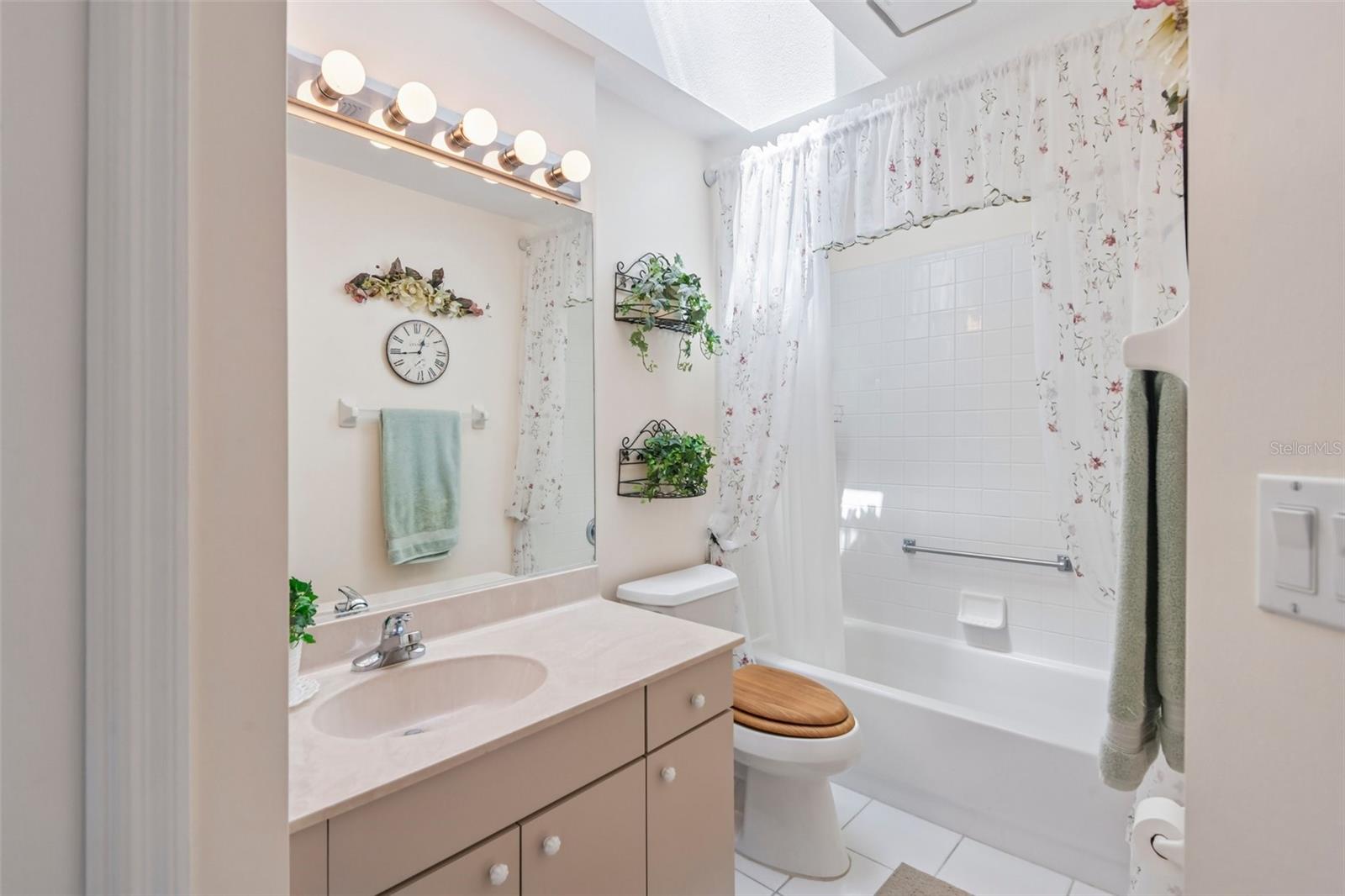 2nd bathroom