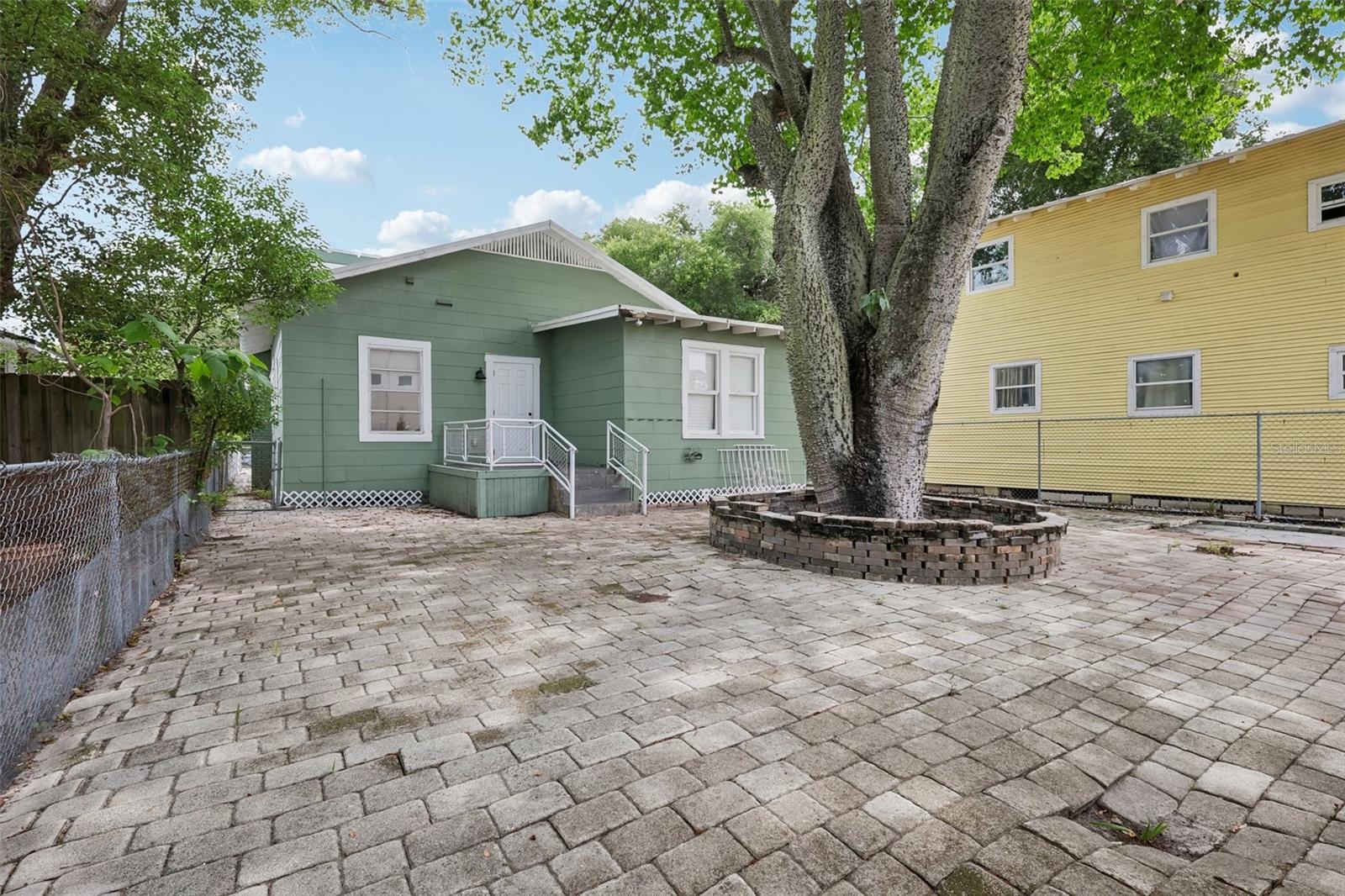 TB8516956