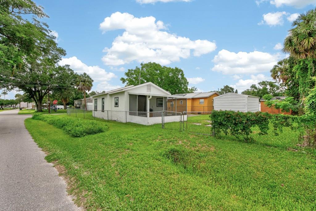 TB8516958