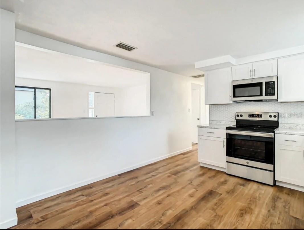 TB8516977