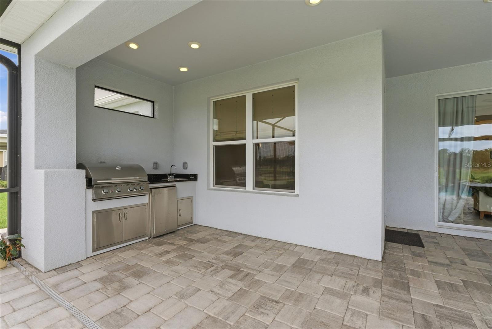 Full Outdoor Kitchen