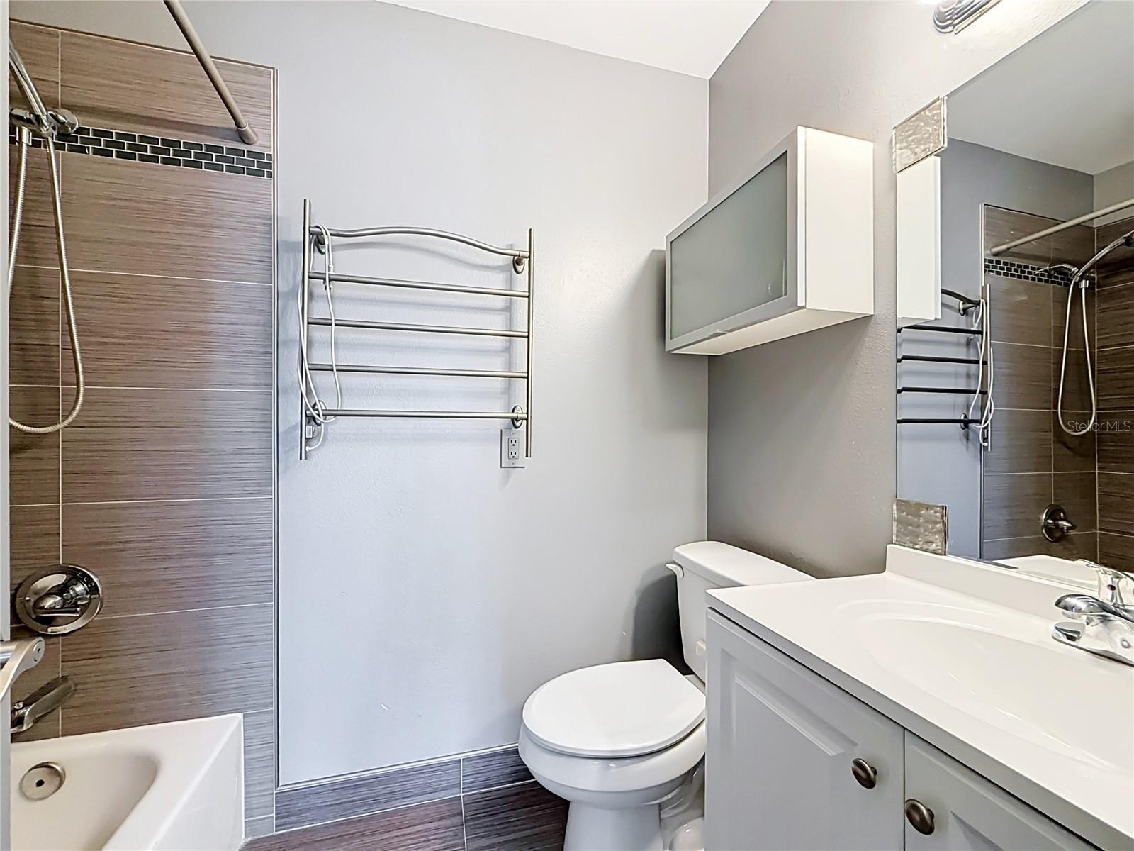 Hallway full bath