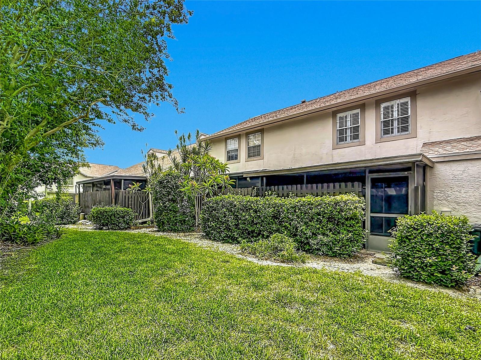 Backyard w/ no rear neighbors
