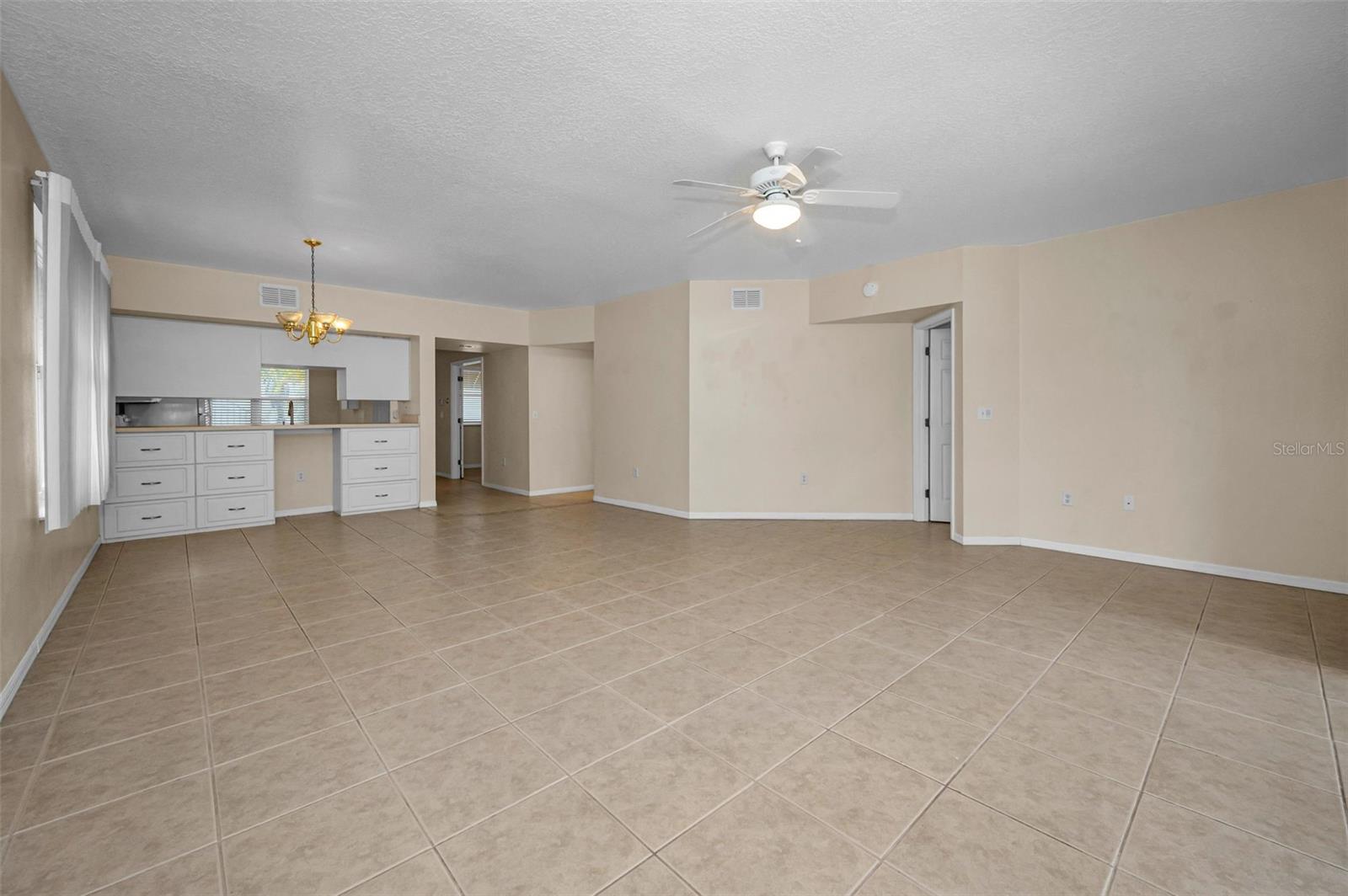 TB8517038