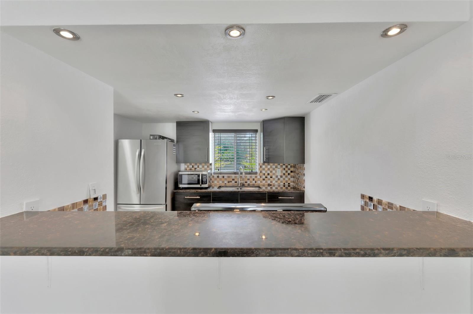 Bar /Dining