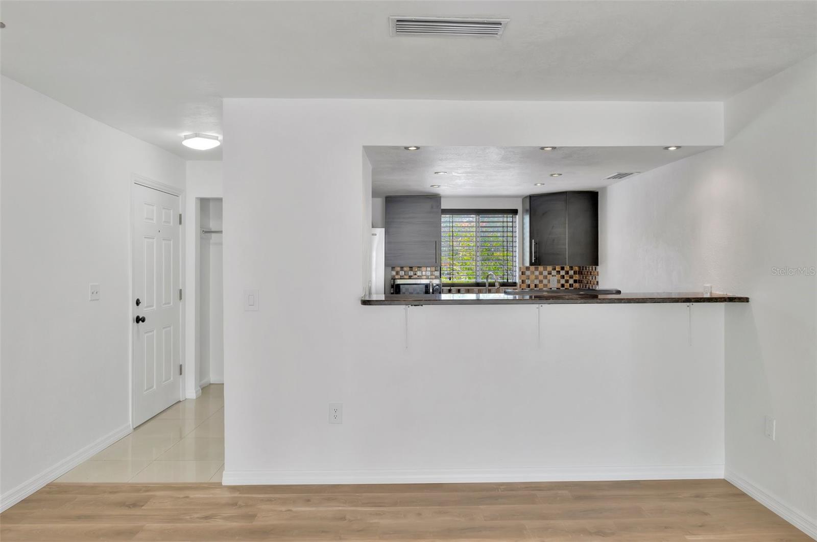 TB8517118