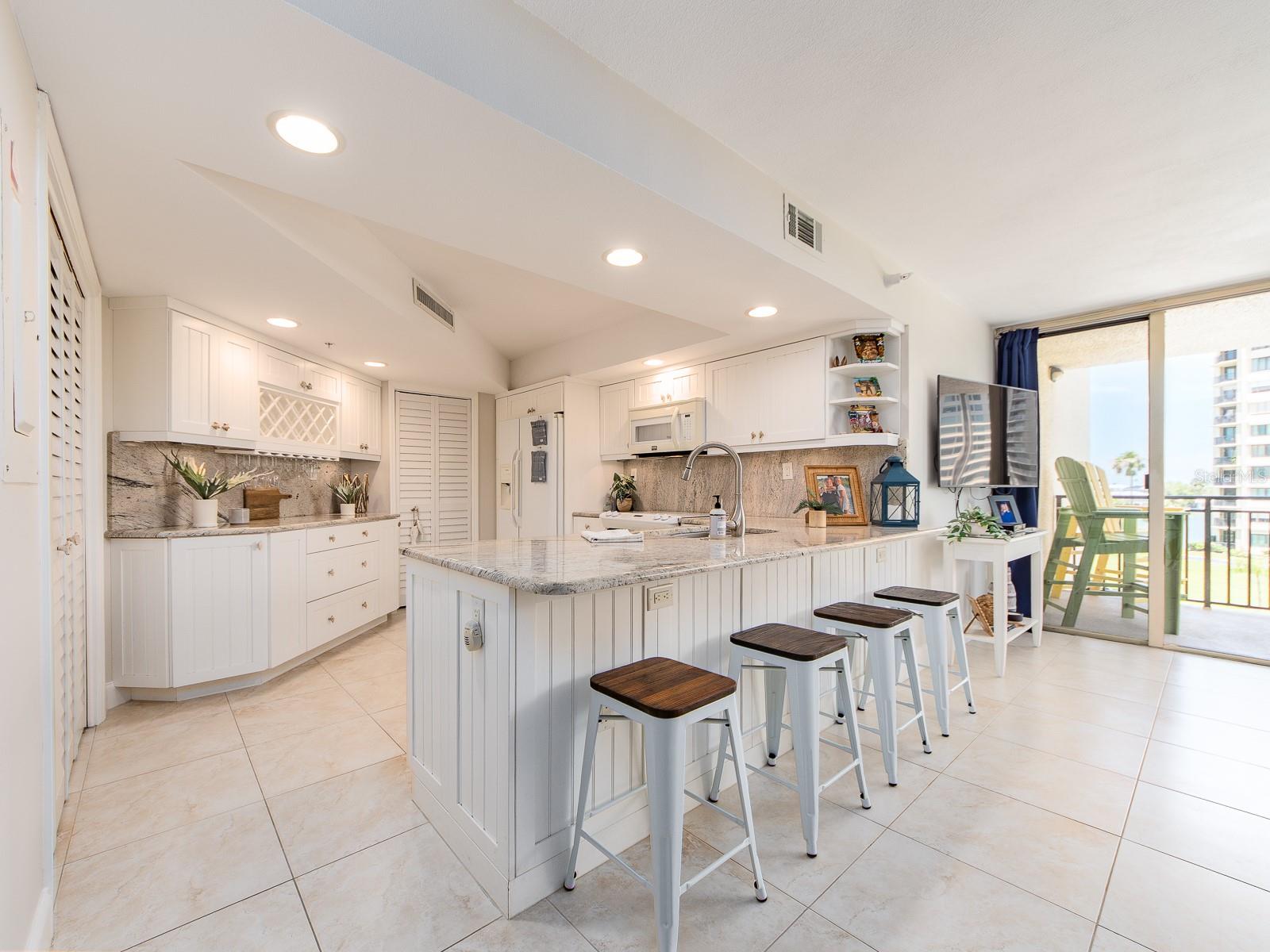 Eating space in kitchen