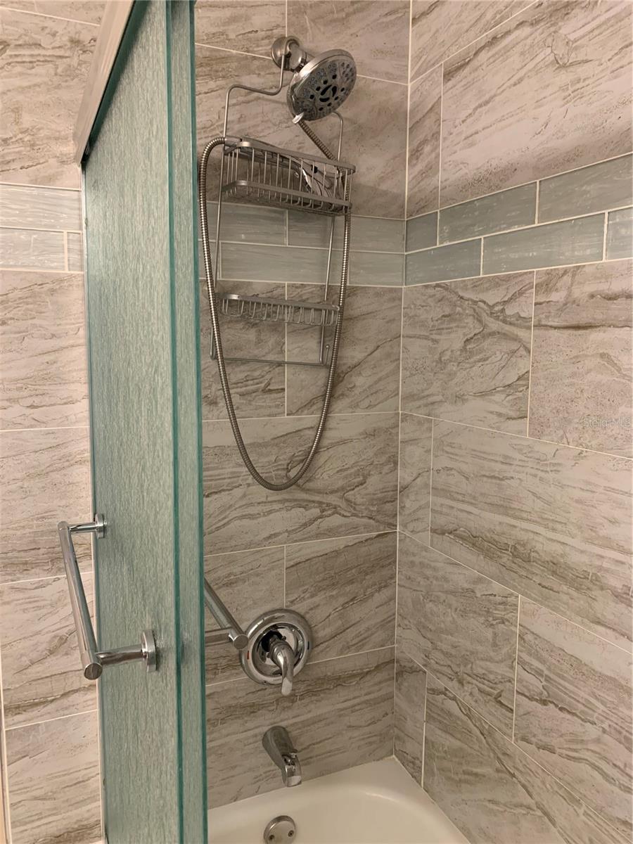 TB8517169