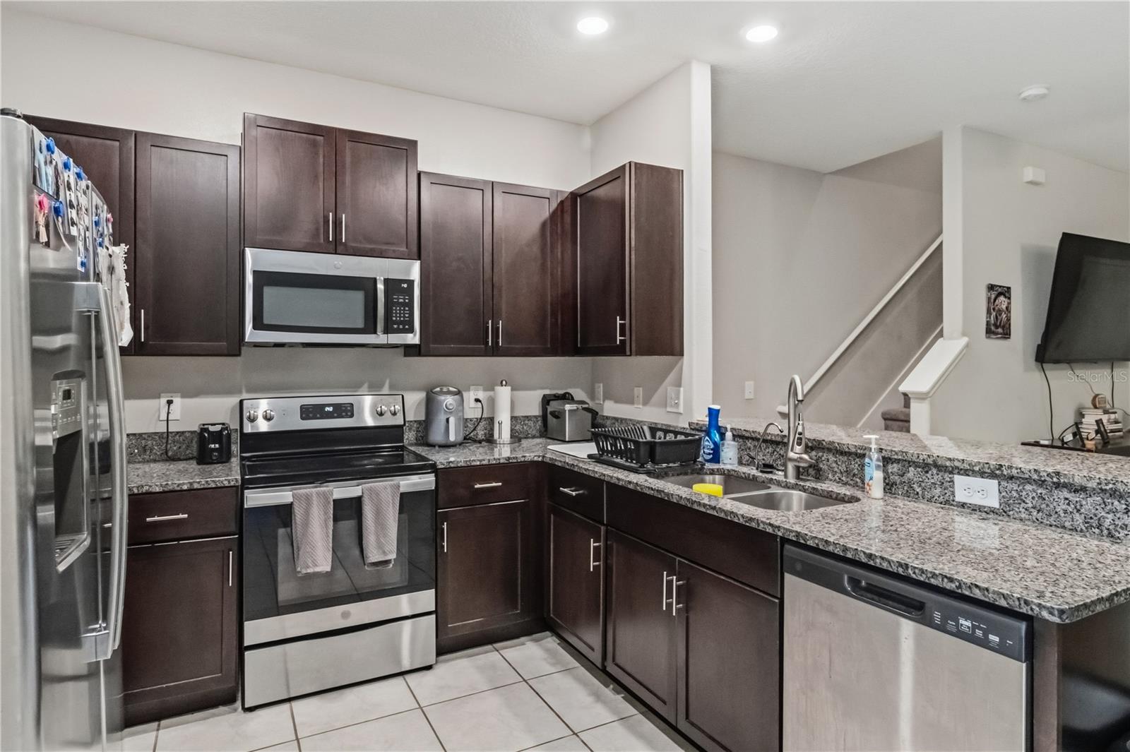 Kitchen with breakfast bar