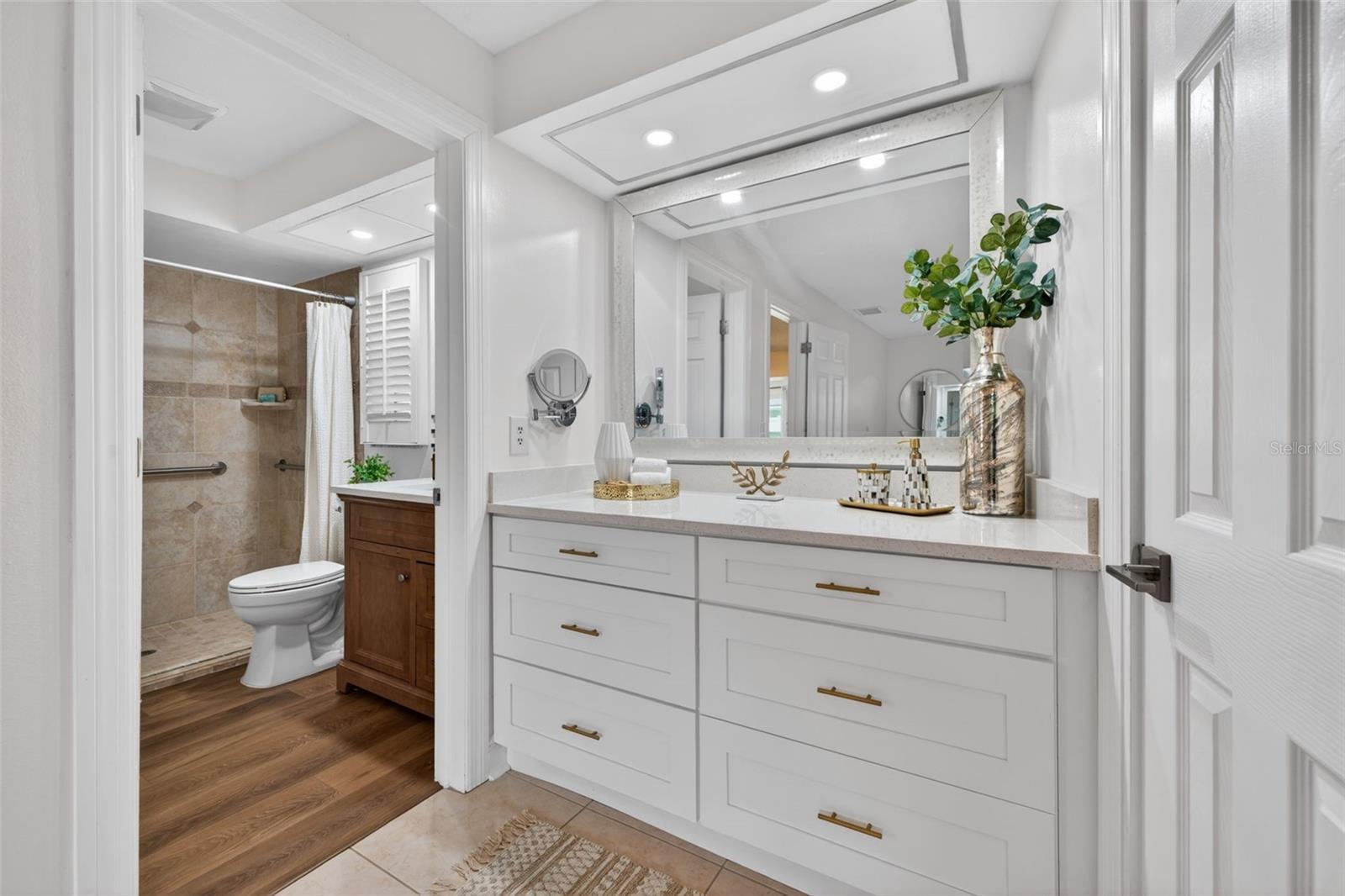 Primary vanity area