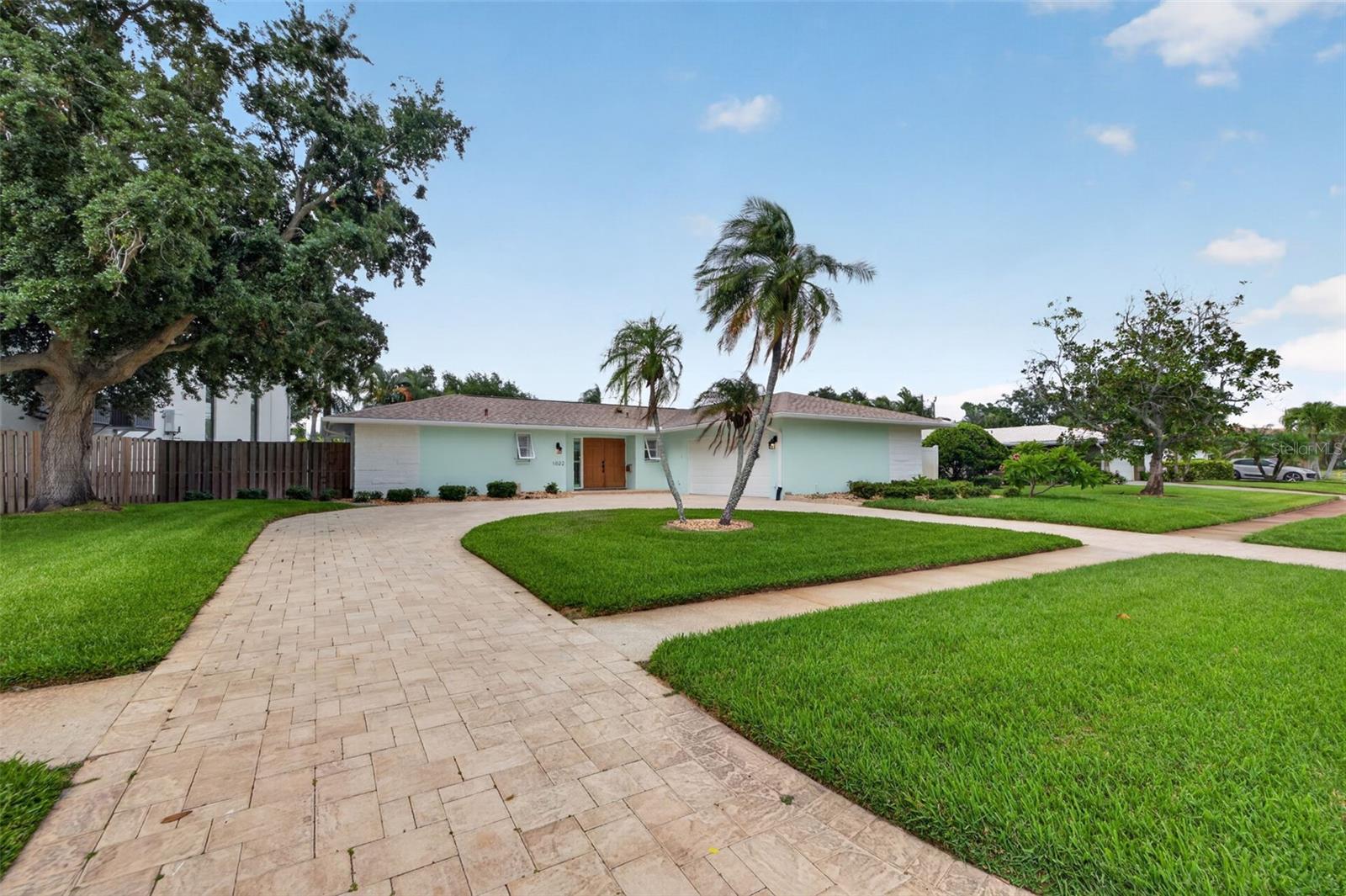 Spacious lot