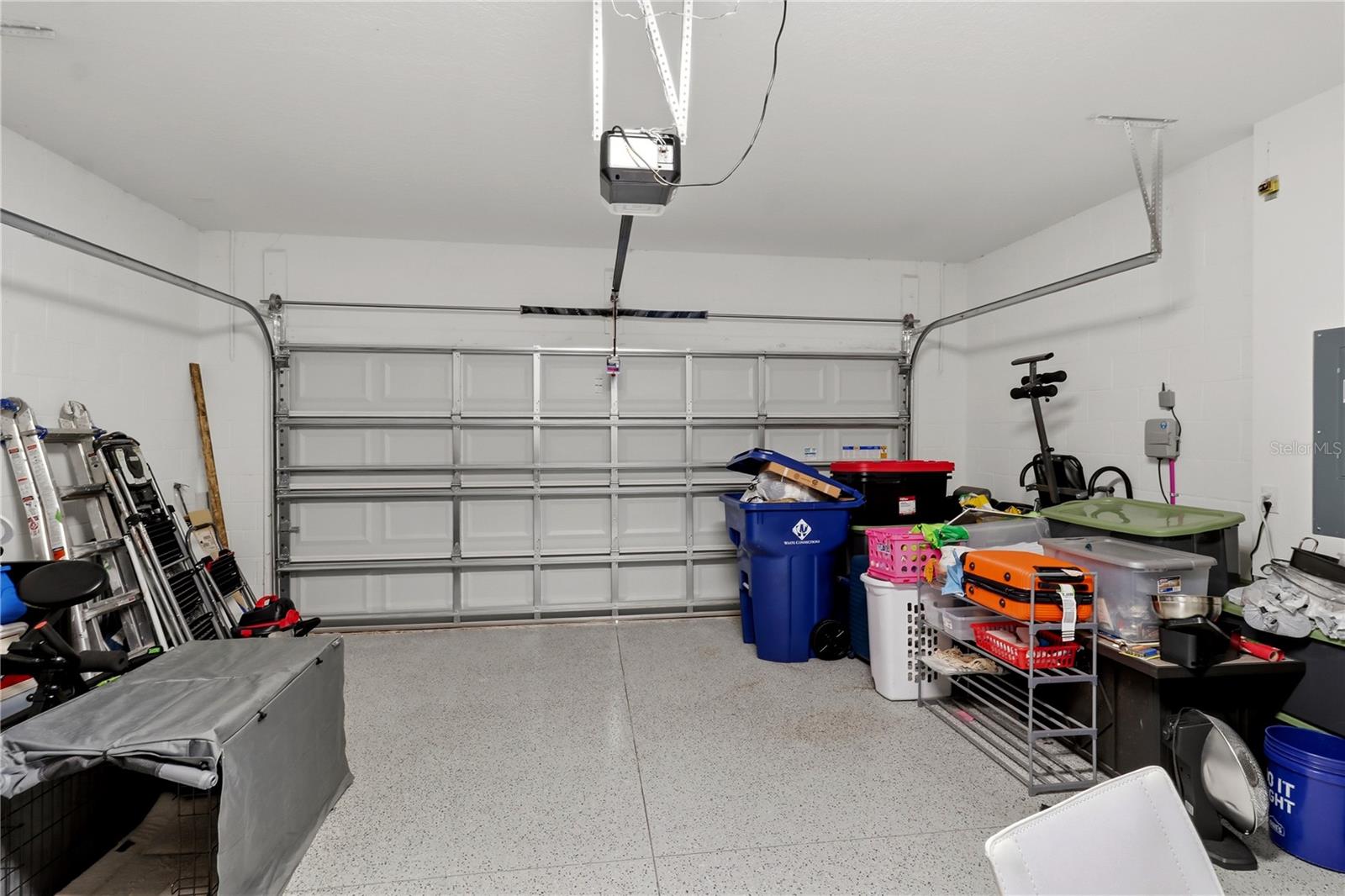 TB8517214