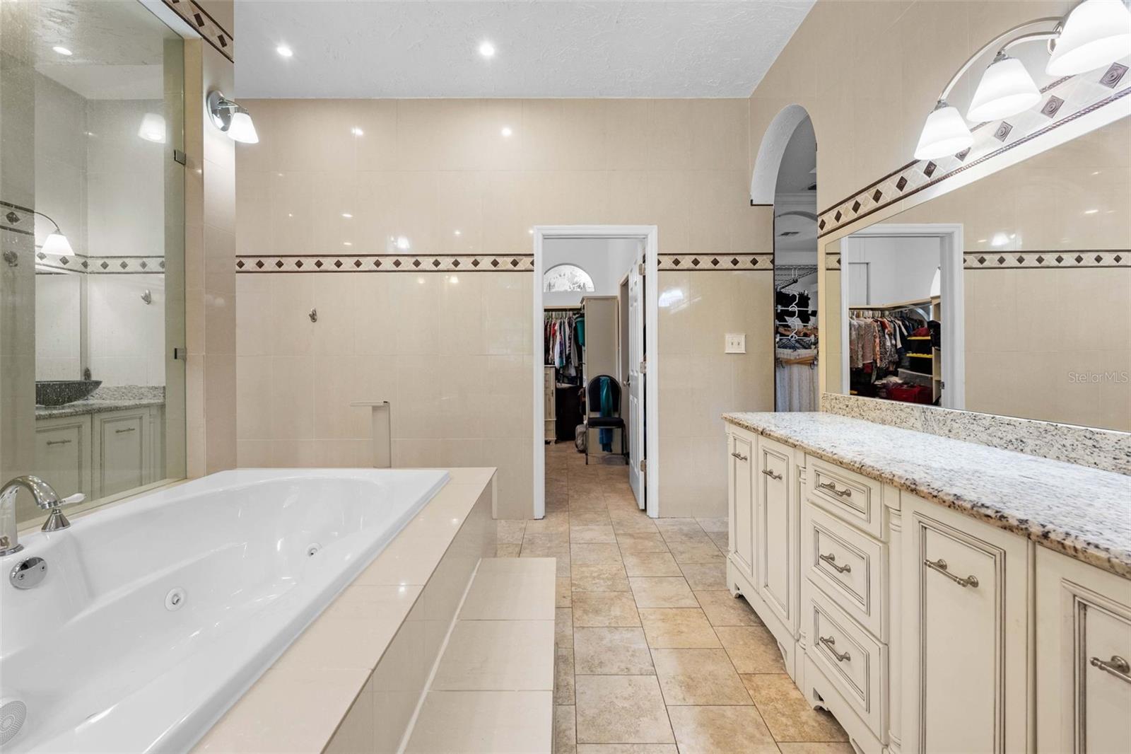 jacuzzi tub with step up spa