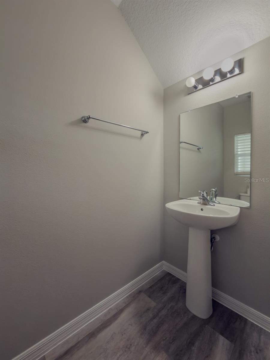 TB8517303