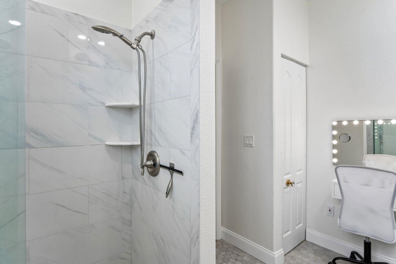 BEAUTIFUL WALK IN SHOWER