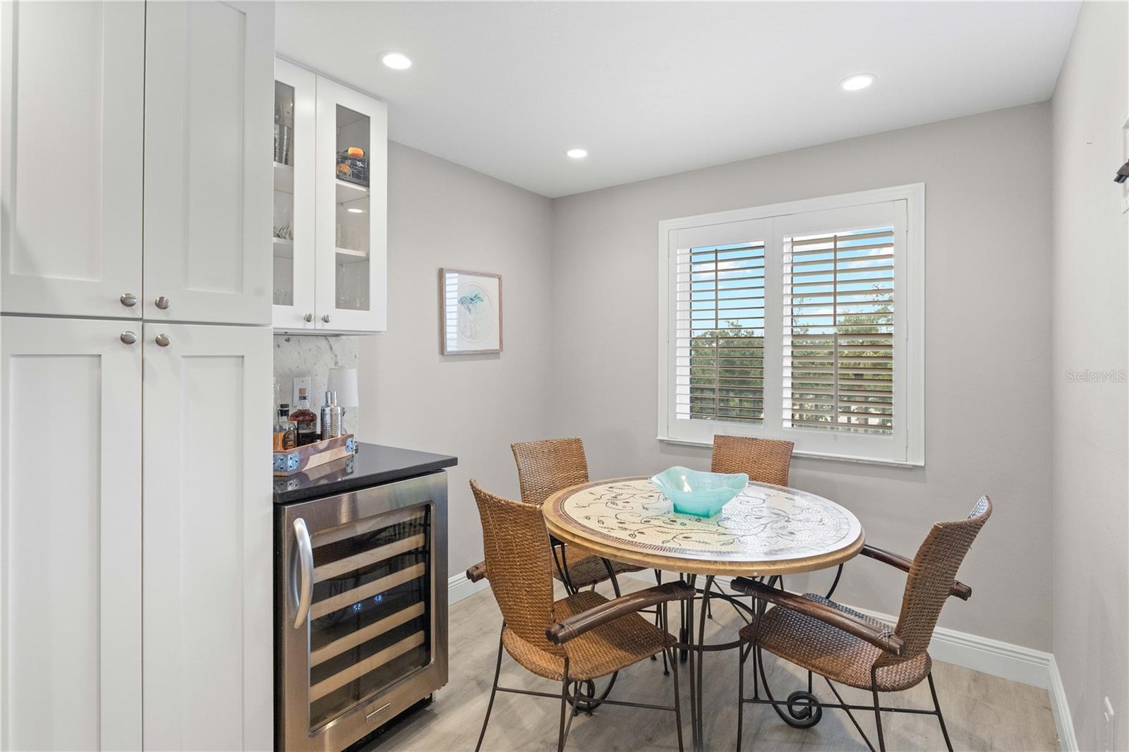 Kitchen Dine-In Area