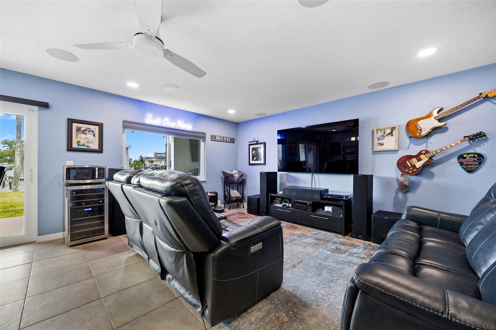 Ground floor entertainment room!   Perfect for spreading out a bit more and entertaining!