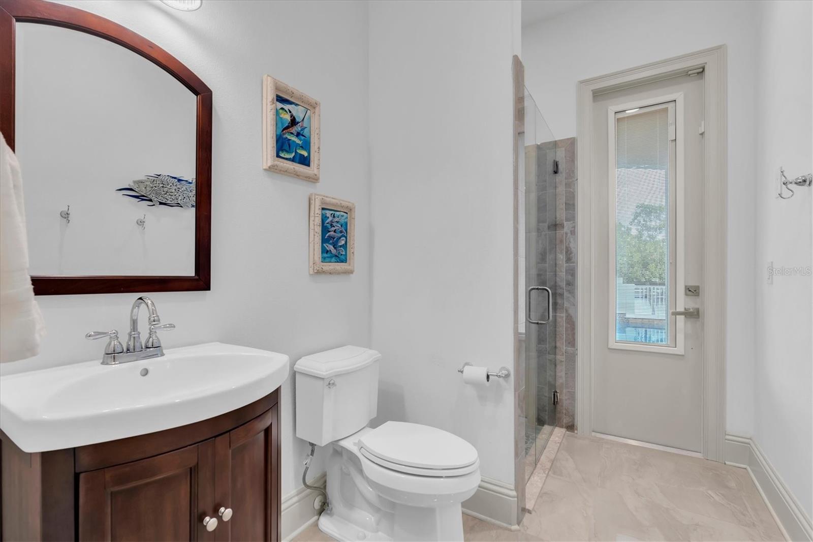 Pool bathroom 4