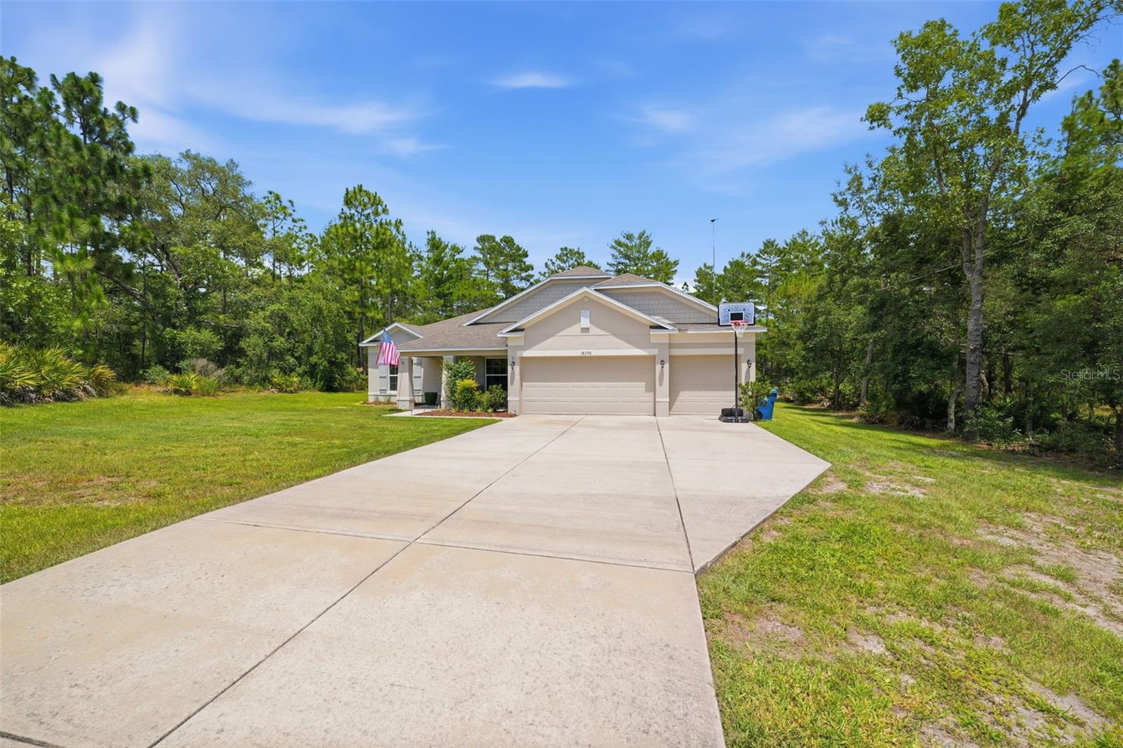 Massive driveway with ample parking.