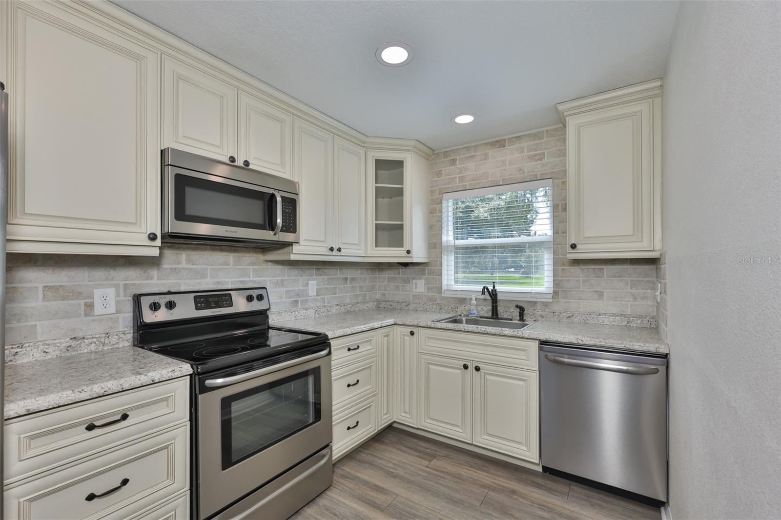TB8517444