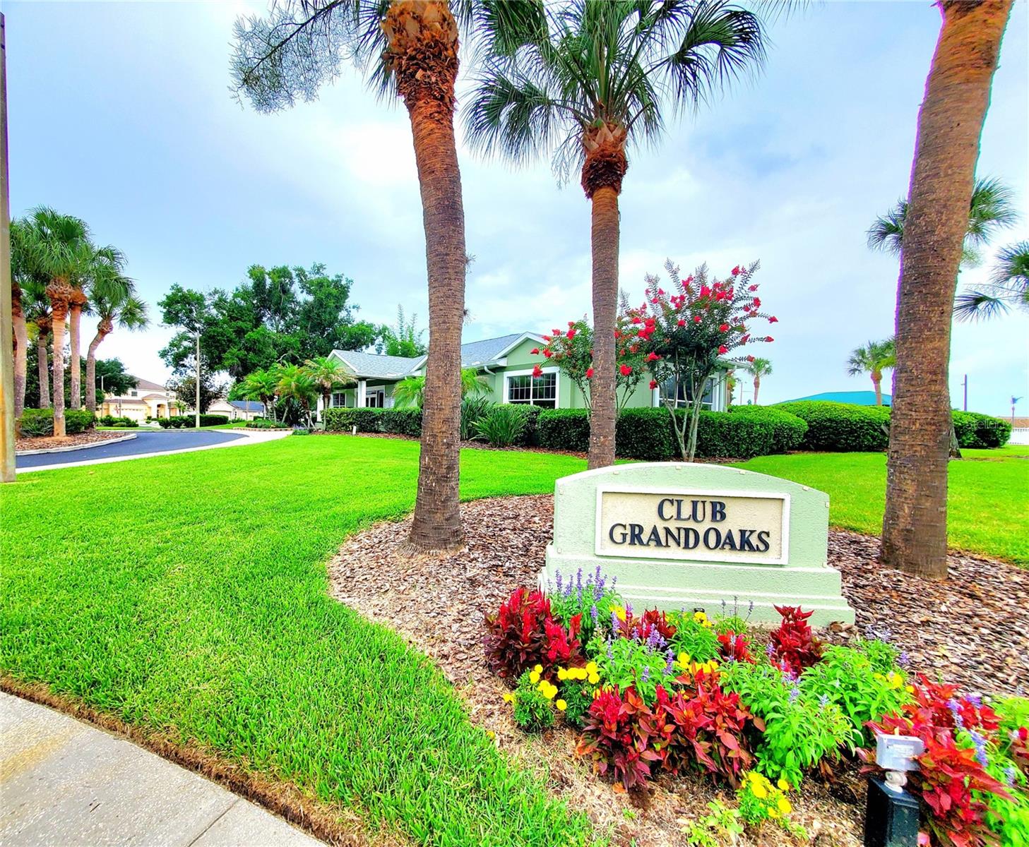 CLUB GRAND OAKS
