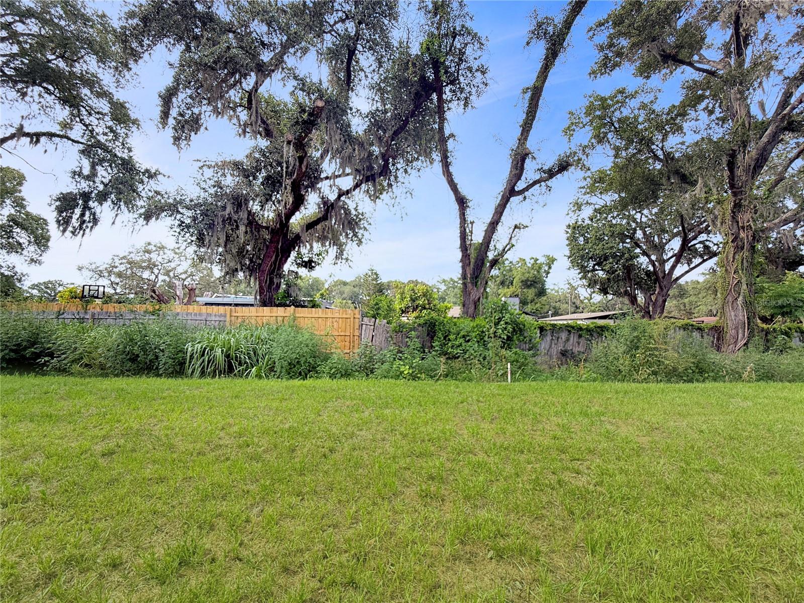TB8517552