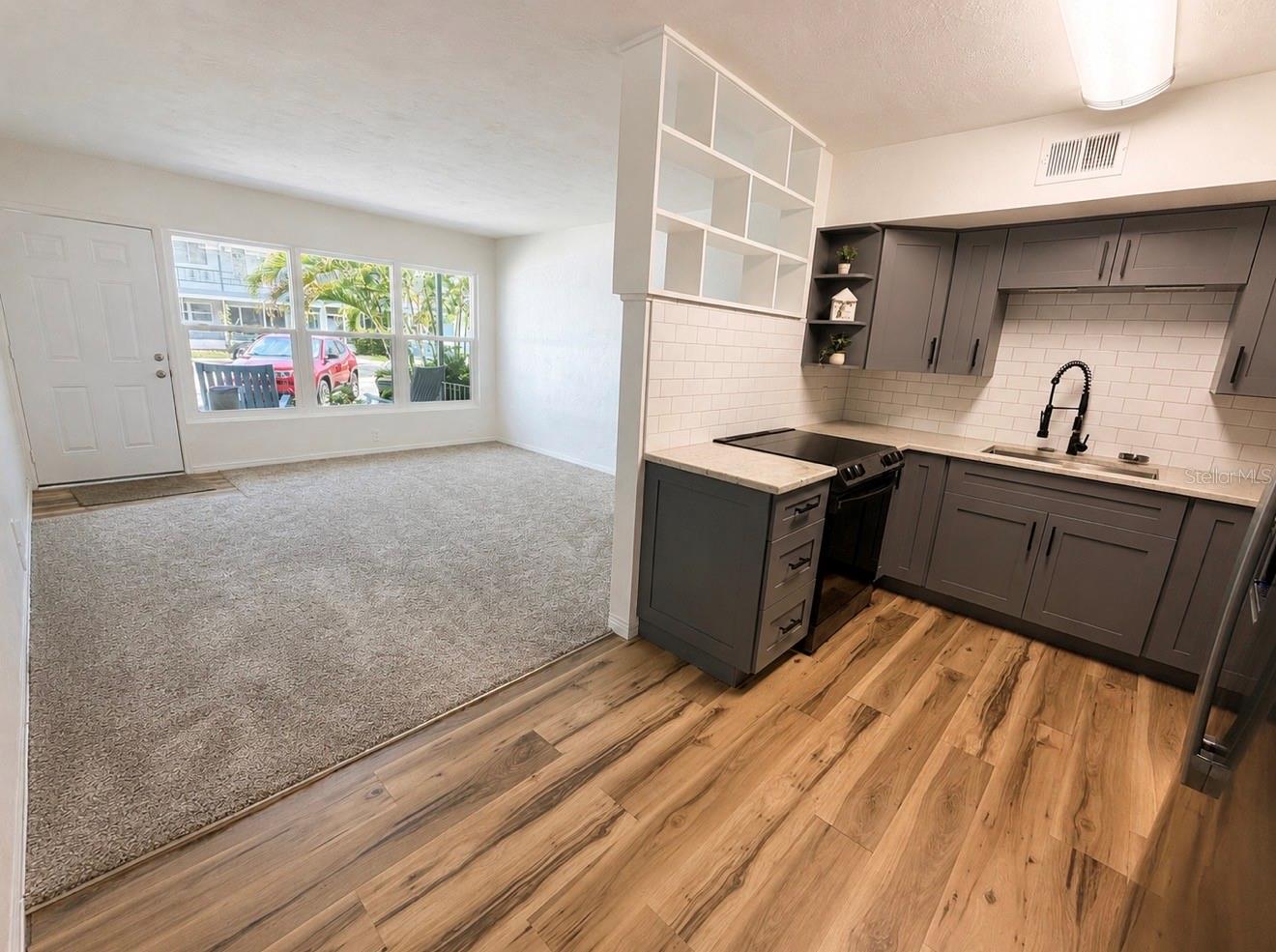 kitchen/living room-